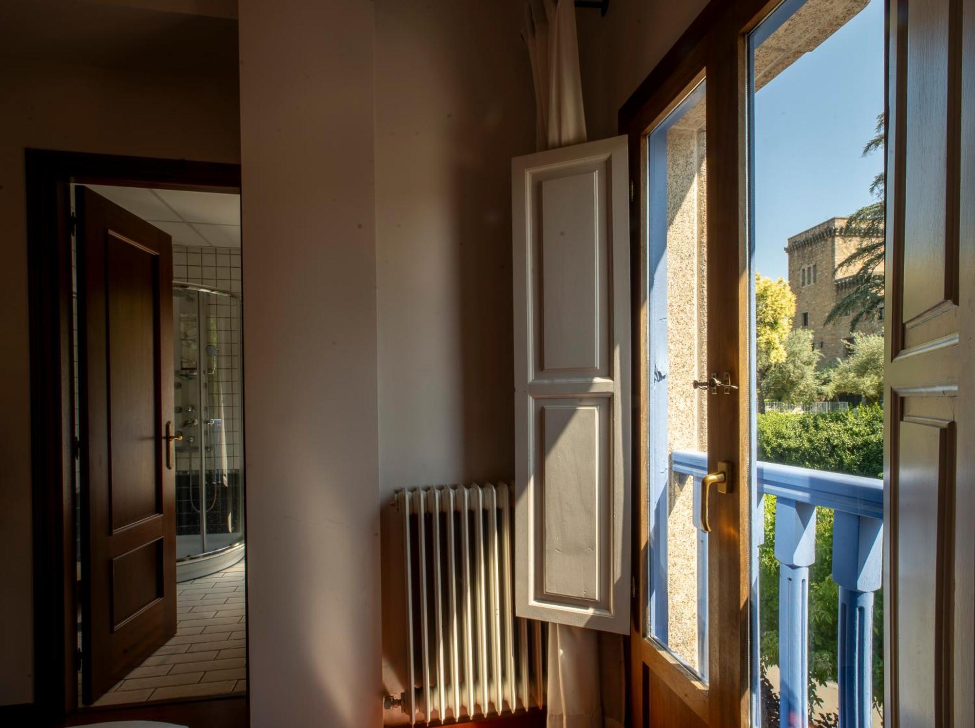 Double Room with City & Castle View,1556676316:JPEG